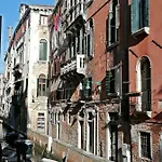 Lägenhet Balcone Sul Canale