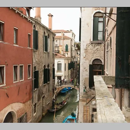 Balcone Sul Canale Velence