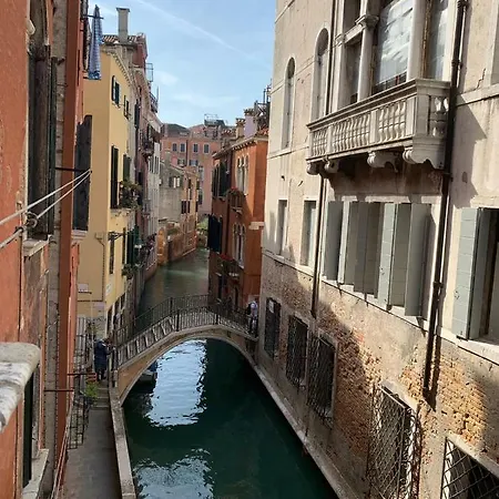 Balcone Sul Canale Velence