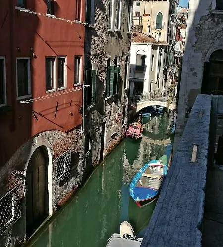 Balcone Sul Canale アパート